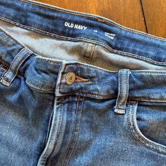 Old Navy Women's Mid-Blue Rolled Cuff Denim Shorts - Picture 5 of 10